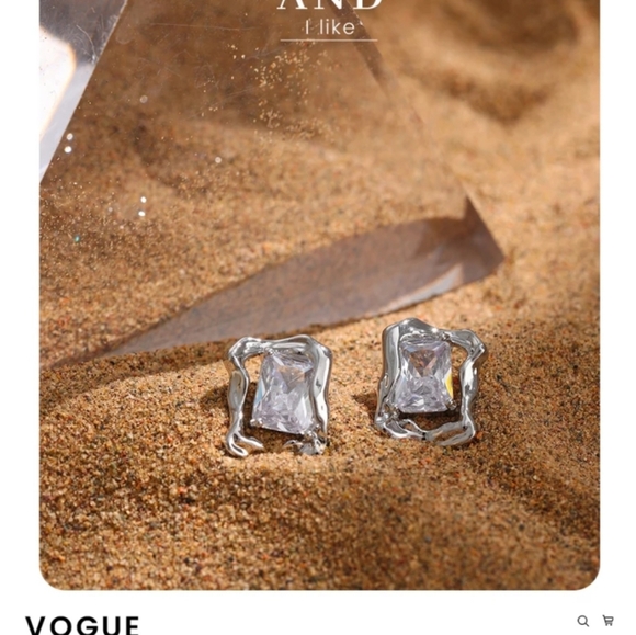 Exquisite Platinum Crystal Studs - Picture 4 of 4